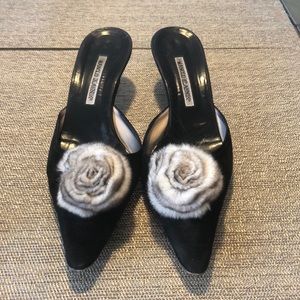 Manolo Blahnik Black slide with fur rosette